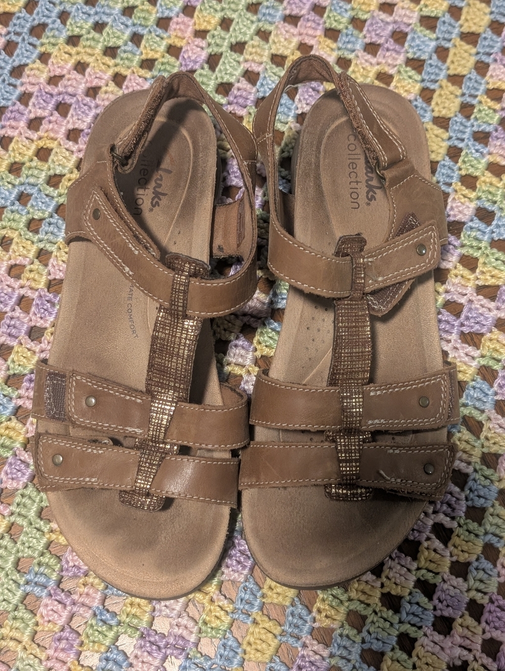 Clarks Brown Metallic Accents Strappy T-Bar Sandals Size 8